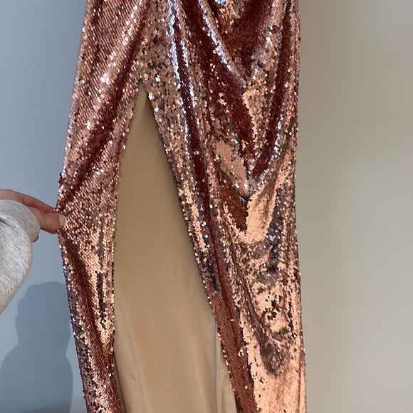 Faeriesty Elegant Sequined Formal Dress - Picture 3 of 7